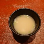 京極寿司 - ◯スープ
      サスエさんの骨を煮込んであるスープ
      塩と酒、塩のみの味付け　との説明
      
      濃厚な旨味が凄く良いっ❕
      味噌が味付けに使われてないと話されてるけど
      そんな風に錯覚してしまう濃厚さもあるよねえ～