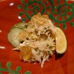 京極寿司 - 旨味と弾力感を感じるズワイガニのほぐし身♪
      
      甘味と出汁のシッカリとした旨味を感じるカエシと
      酸味爽やかさなジュレが
      蟹のほぐし身と味噌の味わいを締めている