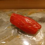 京極寿司 - ◯本マグロ漬け（塩釜）
      70キロちょっとの本マグロ
      濃厚さがキハダマグロとは全然違う　との説明
      
      マグロの甘味（旨味）を感じて
      わさびとの相性もあってる美味しさ