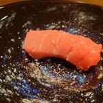 京極寿司 - とろけるような柔らかさと
      脂の旨味がジュンワリ出てきて
      塩味が味わいを引き立ててる♪
      
      脂の余韻がまた良いよなあ