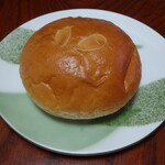 BAKERY ENOWA - 笑の輪 クリームパン