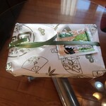 京極寿司 - ◯梱包状況
      火入れや酢締め、煮仕事など
      丁寧な江戸前の仕込みを施した
      ネタや野菜をふんだんに盛り込んだ本格江戸前ちらし
      
      生物は使われてないので
      当日の夜、次の日の昼位までは
      十分に美味しく食べられる