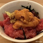 魚真 - 本鮪中落ち､いくら､生うにの通風小丼