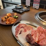 和牛放題の殿堂 宇田川町 肉屋横丁 - 