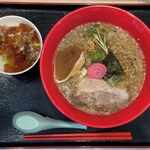 札幌海老麺舎 - 背脂煮干しそば950円+ランチ〆丼(小)100円=1050円