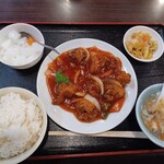 王朝飯店 新座店 - 酢豚定食¥900-