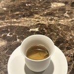 pesceco - 【昆布と生ハムと香茸の出汁】★★★★★
      体の細胞に染み込んでくるような雑味なく深い深い旨みと、追いかけてくる香茸の香りの膨らみ！そして牡蠣から溢れる磯の香りに、目の前に島原の海が浮かんでくる！