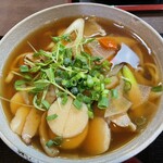 四国屋 - けんちんうどん野菜が甘くとても美味しいですね