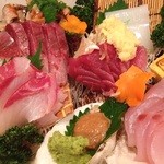 Marutomi Suisan - ★5.0 刺身盛合せ。これで1380円。 at 丸冨水産 新橋店(新橋)