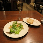 PIZZERIA E BAR BOSSO - テーブルセッティング　　　　NM CAVA MONTESQUIUS BRUT RESERVA　600円/90mlグラス