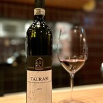 Merachi - カンティーネ・アントニオ・カッジャーノのタウラージ。
      アリアニコは久しぶり。
      ワイン単独としてはそれほど好みには入りませんが、蝦夷鹿には、これぐらいインパクトのあるワインがいいでしょう。