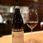 Merachi - コース料理では、いつも何かしらのエレガンスのあるワインをいただきたくなります。
      オッデーロのバルベラ・ダルバ。スペリオーレなので、思ったよりもしっかり目。