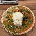 Supaisu Kare Akatsutei - ３種盛（大根とサバのカレー、ほうれん草とカボチャポタージュカレー、白いチキンカレー）、お豆腐クリーム