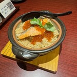 小江戸川越 風鈴酒場 - サーモンといくらの土鍋ご飯