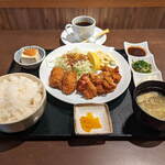 Ichigen 南越谷店 - 午餐「炸牡蠣與雞肉竜田定食（950日圓）」，所謂的居酒屋午餐。店內中年客人白天飲酒，熱鬧非凡。