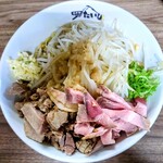 極肉麺 たいし - 料理写真:みやむ〜のニンニク極肉あぶらそばの麺量大(350g)