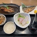 Toyosu Shijou Sakana Sakaba Uosei - ご飯と汁を外し、お湯割りをセット！