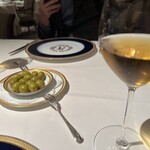 アピシウス - アンチョビの入った美味しいオリーブ。瓶詰めオリーブと違います