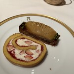 アピシウス - ワゴンから〜デザートはロールケーキと洋梨のタルト・タタンにしました