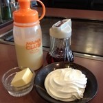 お好み焼 鉄板焼 徳川 松山衣山店 - パンケーキの素、バター、メープル、生クリーム