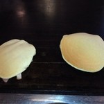 Okonomiyaki Teppanyaki Tokugawa - ひっくり返し返すの早すぎた