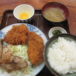 甚兵衛 - 日替り定食　豚の生姜焼き、チキンカツ、カジキ(？)フライと生たまご