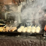 焼鳥 ご藤 - 店内　焼き場