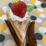 Ichigo No Sato - モモとイチゴのケーキです