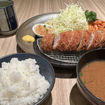 とん久 - 特選ヒレかつ定食