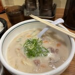 老虎苑 - ＠100円UPの汁（大）はレンゲでいただきます