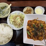 晴々飯店 - プレミアム麻婆豆腐定食（1.180円税込）