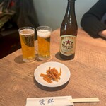 Aichun - サービスの漬物、ビール