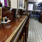 鶴亀 - カウンター席(2024年1月27日撮影)