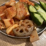 焼肉 弘商店 四条高倉 - キムチ盛り合わせ
