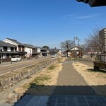 カフェ ENREI - 周辺はこんな感じ　※左側に、こちらのお店が見えます