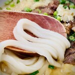 うどん日和 - 小麦の風味を感じれて喉越しも良好。夏に来る事があれば冷をいってみよう。