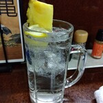 鶴亀 - チューハイ 300円(税込)(2023年12月29日撮影)