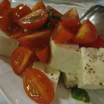 てだこ亭 - トマトと島豆腐のサラダ