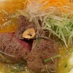 やす多” - 野菜共に頂くと、さっぱりステーキ