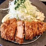 食事処 まるはち - 三元豚ロースカツ定食 (200g) 