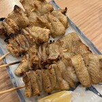 焼鳥のヒナタ - かわ焼き(塩)185円