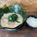 豚骨醤油 鈴之木 - 料理写真:塩(中) のり ライス　1,150円(税込)