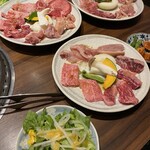 炭火焼肉　源蔵 - 