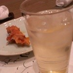 フグの唐揚げと、梅サワー酎ハイ