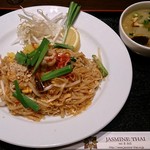 ジャスミン タイ 大手町店 - JASMINE THAI eat & deli 大手町店 パッタイクンソッド 780円