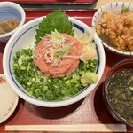 Tsukiji Shokudou Genchan - ねぎとろ丼と唐揚げセット