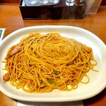 がっつりスパゲッティ 葉゜す多家 - 大正ナポリタン（大盛400g）皿が極大なのでパスタが少なく見えます！