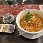 バンラック - 薬味と専用ソースで味変を