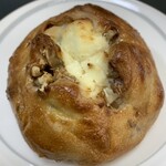 パン工房クルール - クルミとクリームチーズ　２６０円