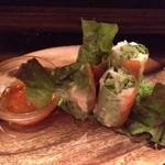 ひばりBAR No.7 - サーモンとクリームチーズの生春巻き。
スイートチリソースが辛い〜